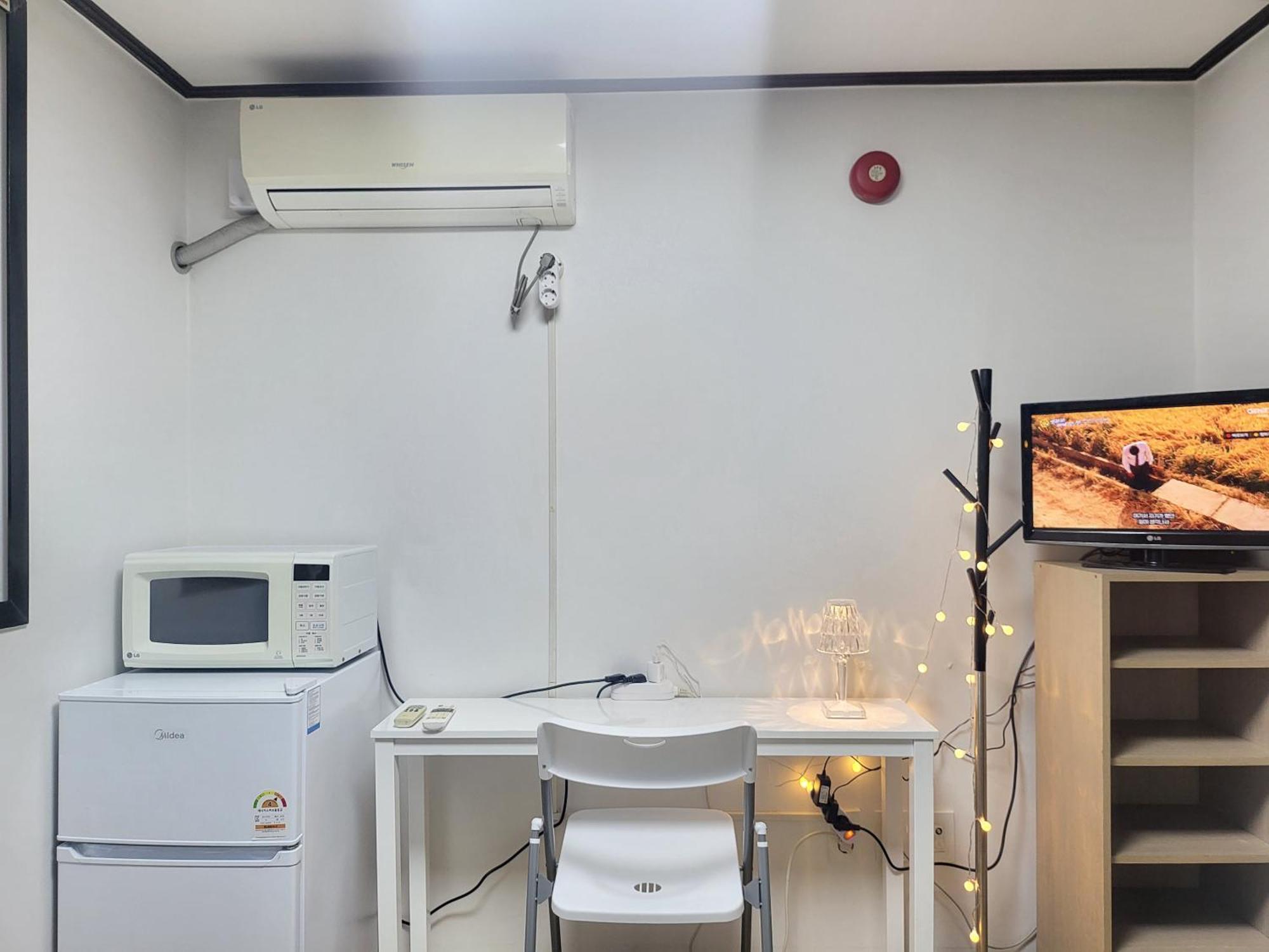 Fully Furnished #bunker, Near Miasageori Subway Station Line 4 Apartemen